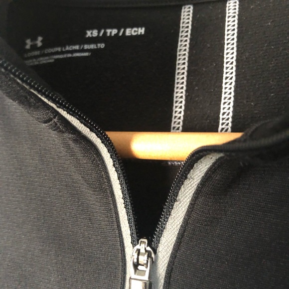 Under Armour - half-zip sweater - Picture 3 of 6